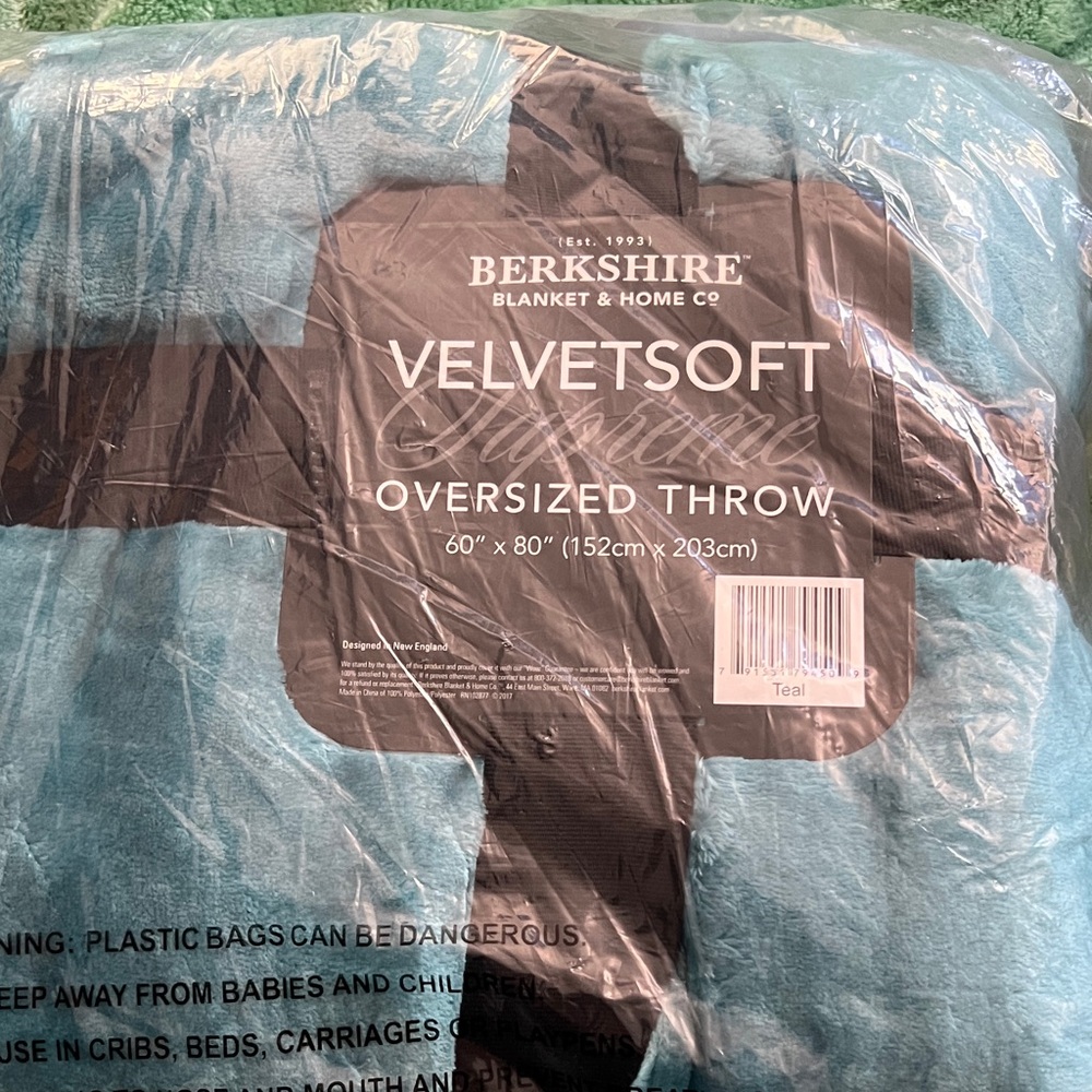 Berkshire VelvetSoft Oversized Throw Blanket - Teal